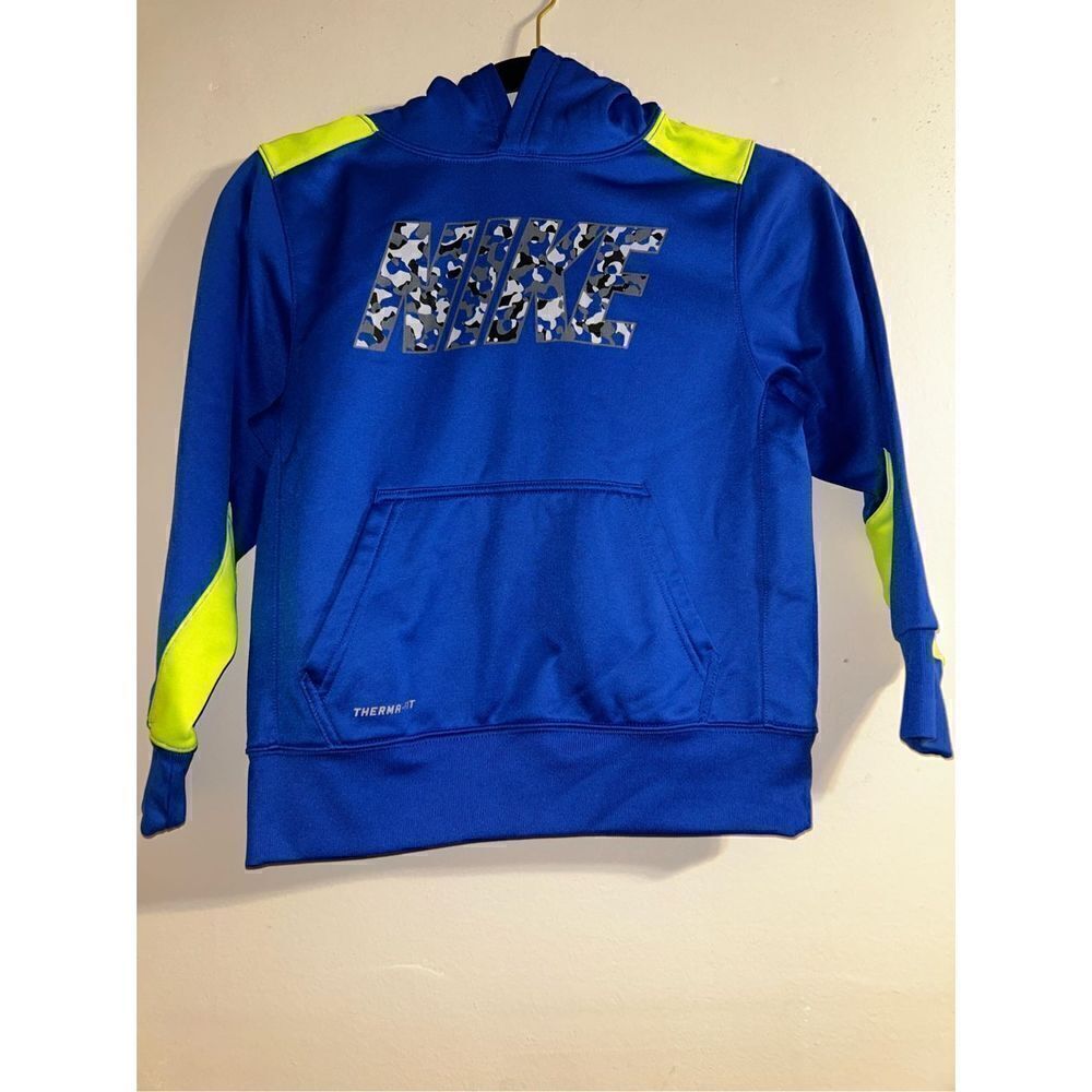 Nike therma fit hoodie size small
